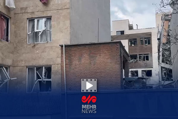 آسیب منزل مسکونی یک ارمنی در اثر بمباران تروریست‌ها در مرکز تهران