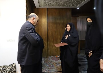 دیدار فرماندار خرم‌آباد با خانواده شهدای جنگ رمضان