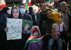 İran halkı vatan nöbetini sürdürüyor