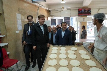 استاندار بوشهر: آرد یارانه‌ای برای ۹۲۰ نانوایی توزیع شد
