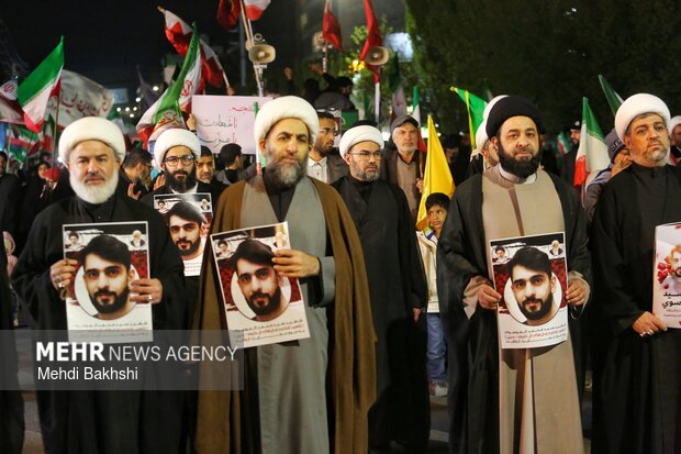 تشییع نمادین شهید جوان بحرینی در قم