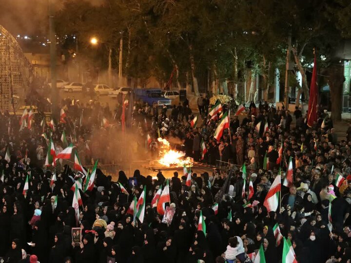 مردم ولایت‌مدار مهریز «بت بعل» را به آتش کشیدند
