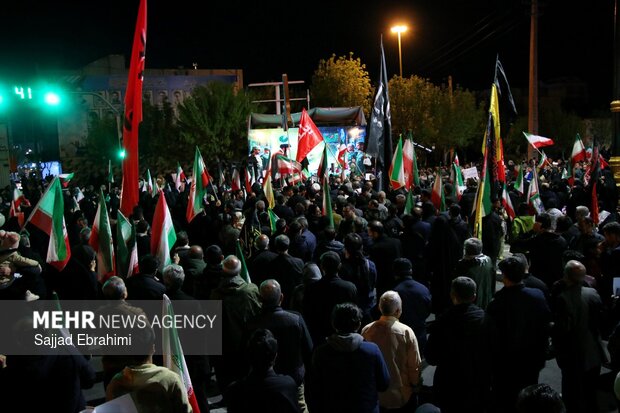 خیابان‌های قرچک باز هم پر از جمعیت خودجوش شد