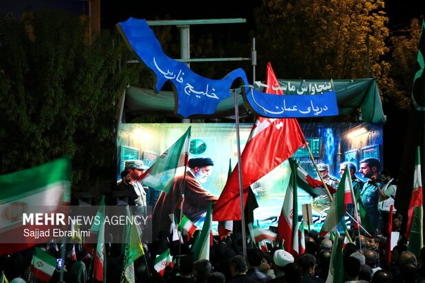 طنین «وطنم ای شکوه پابرجا» در تجمع مردمی شهر لار