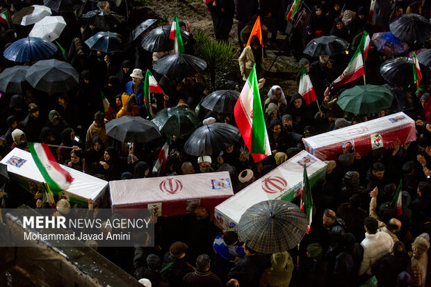 مراسم وداع با شهدای نجف آباد در قزوین