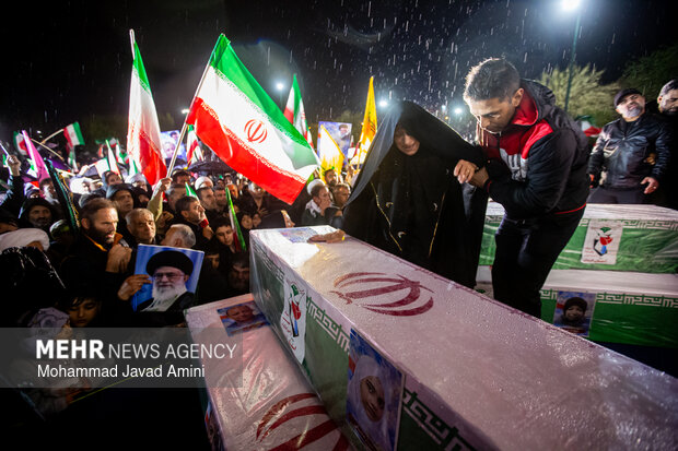 مراسم وداع با شهدای نجف آباد در قزوین