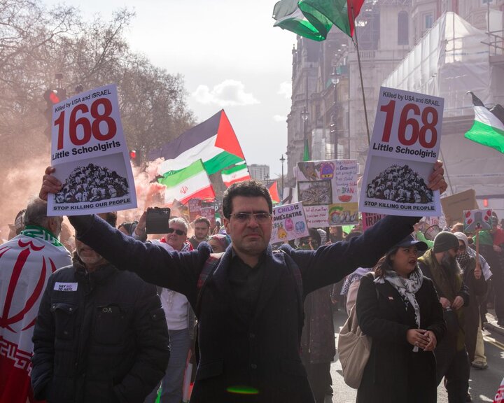 Londra’da ABD ve İsrail’in savaş politikalarına karşı kitlesel protesto