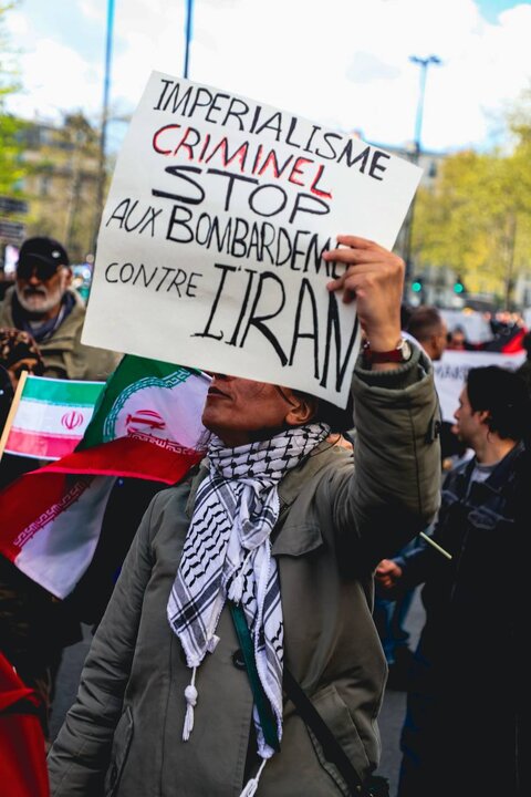 Fransa'da İran’a destek gösterisi