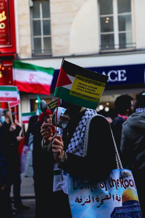 Fransa'da İran’a destek gösterisi