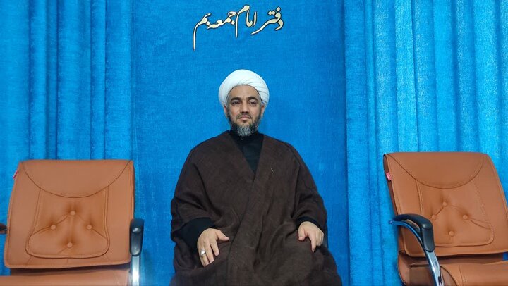 امام جمعه بم: مردم با بصیرت و هوشیاری تحولات روز را دنبال کنند