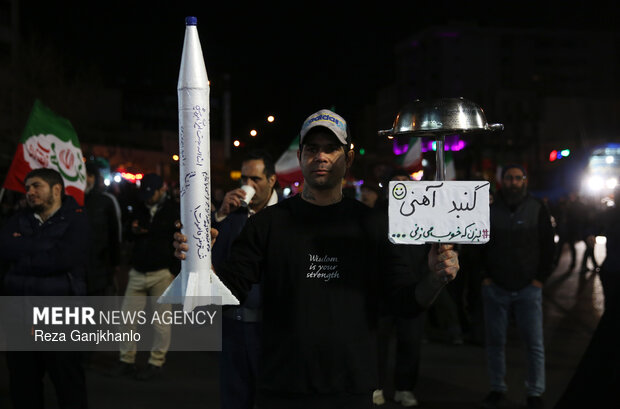 اجتماع حمایت از رزمندگان در مقابله با دشمن آمریکایی - صهیونی