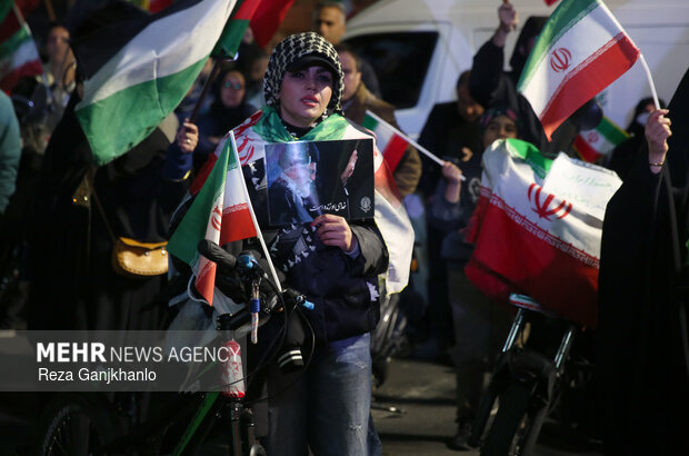 اجتماع حمایت از رزمندگان در مقابله با دشمن آمریکایی - صهیونی