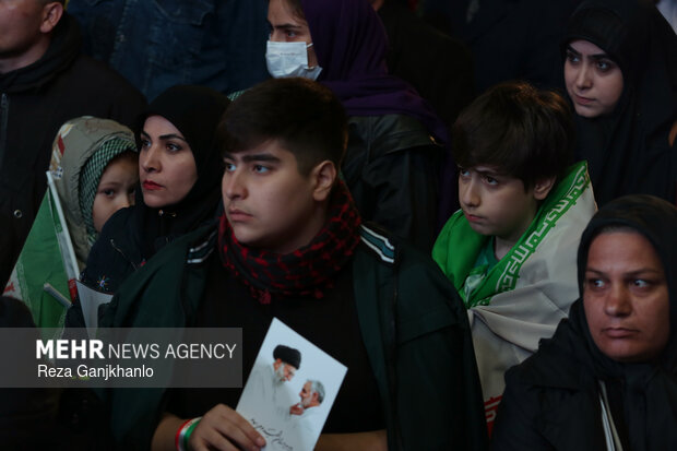 اجتماع حمایت از رزمندگان در مقابله با دشمن آمریکایی - صهیونی