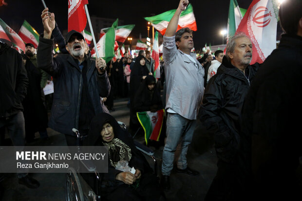 اجتماع حمایت از رزمندگان در مقابله با دشمن آمریکایی - صهیونی