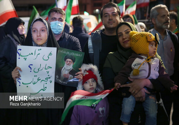 اجتماع حمایت از رزمندگان در مقابله با دشمن آمریکایی - صهیونی