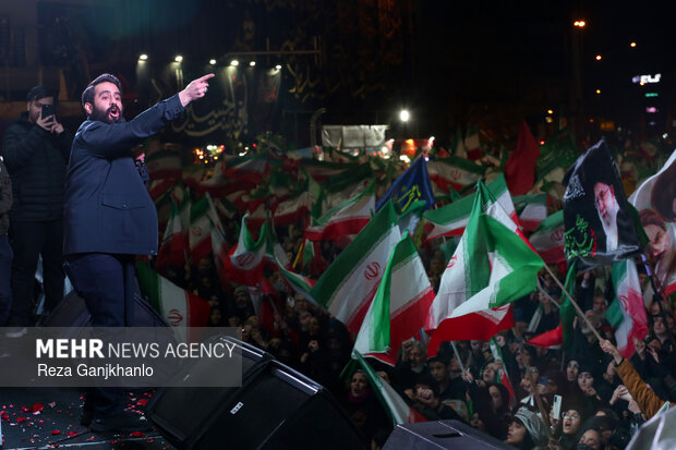 اجتماع حمایت از رزمندگان در مقابله با دشمن آمریکایی - صهیونی