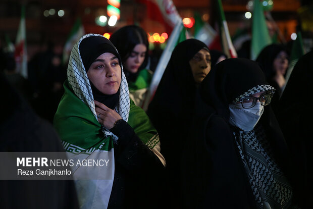 اجتماع حمایت از رزمندگان در مقابله با دشمن آمریکایی - صهیونی