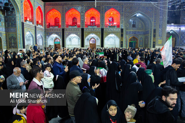 گرامیداشت شهدای خبرنگار در حرم مطهر رضوی