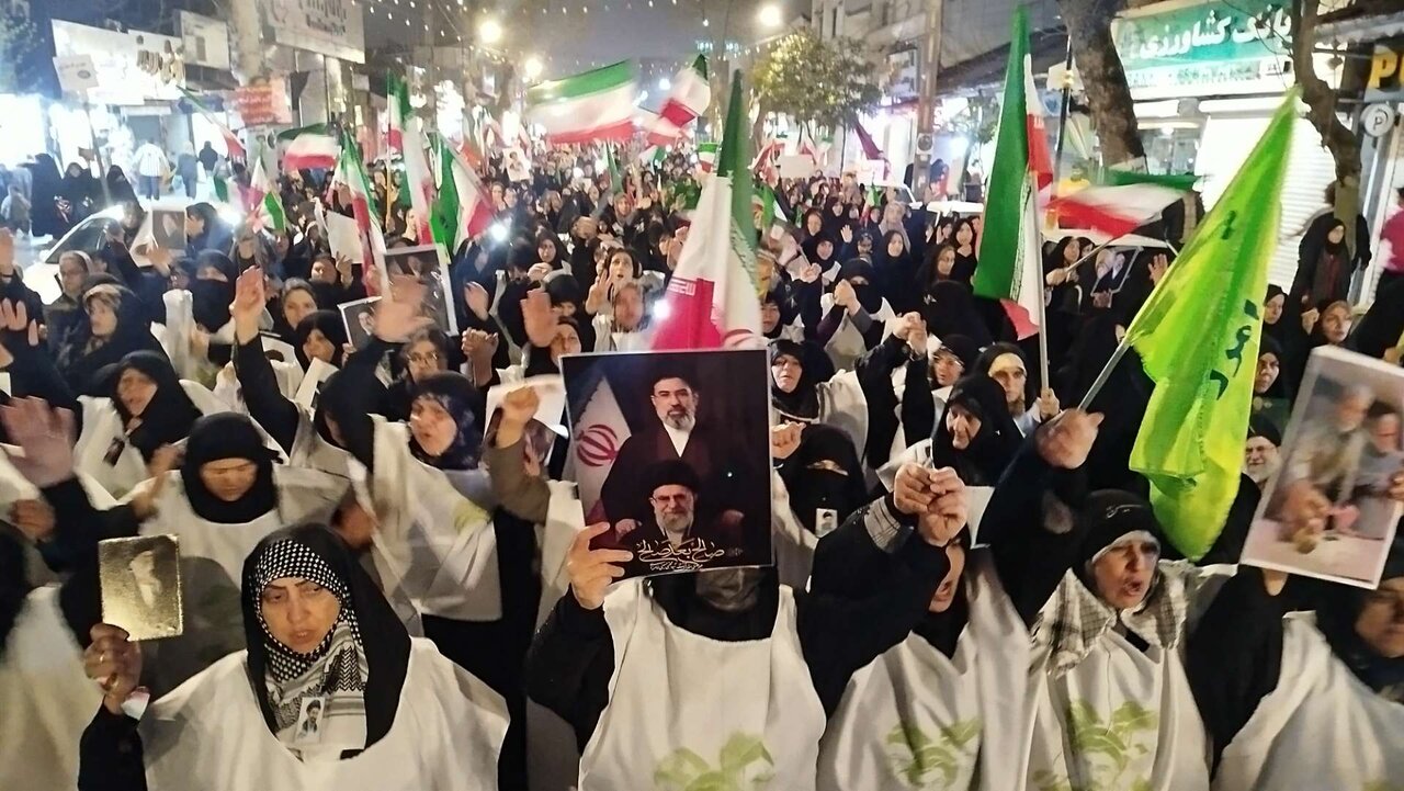 چهل و دومین اجتماع شبانه مردم آستانه در حمایت از لبنان