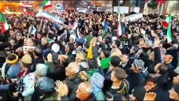 وداع مردم الشتر با پیکر شهیدان «علی فولادوند» و «حسنا فولادوند»
