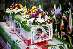 خون‌های به ناحق ریخته؛ اصفهان ۲۷ شهید خود را به خاک سپرد