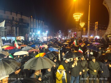 بیعت خلخالی ها زیر باران  با رهبر انقلاب اسلامی