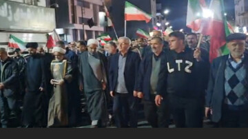 راهپیمایی شبانه مردم رامسر