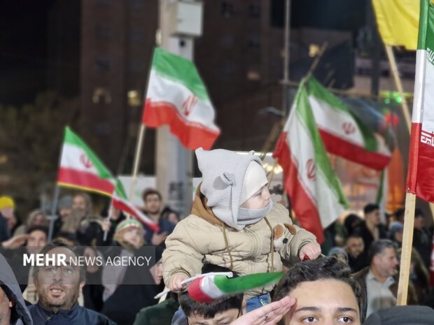 بیست و نهمین شب متوالی حضور اردبیلیها در خیابان بیست و نهمین شب متوالی حضور اردبیلیها در خیابان