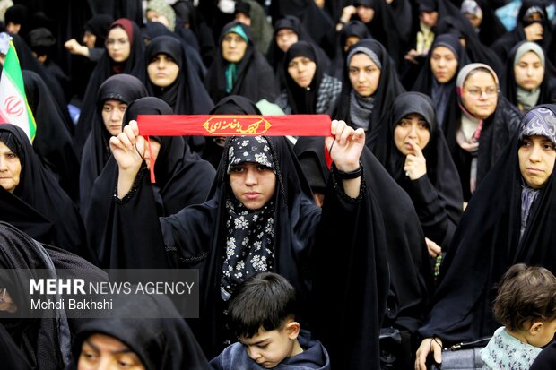 تشییع شهدای حمله به پردیسان در حرم بانوی کرامت