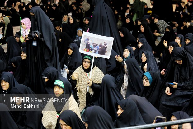 تشییع شهدای حمله به پردیسان در حرم بانوی کرامت