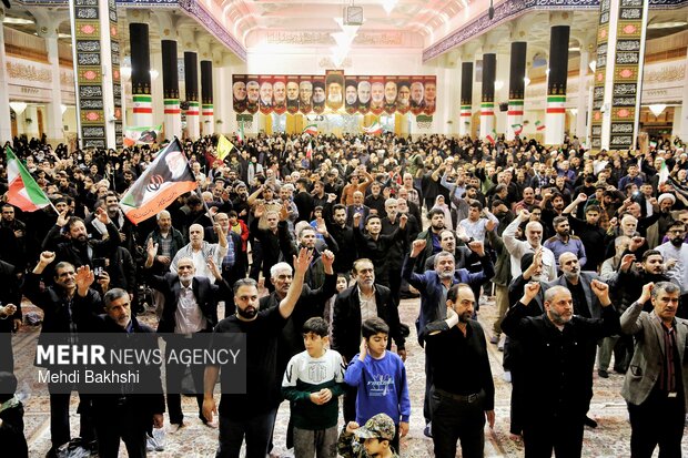 تشییع شهدای حمله به پردیسان در حرم بانوی کرامت