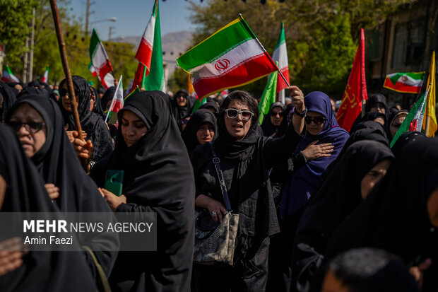 تشییع پیکر ۱۰ شهید اقتدار وطن در شیراز تشییع پیکر ۱۰ شهید اقتدار وطن در شیراز