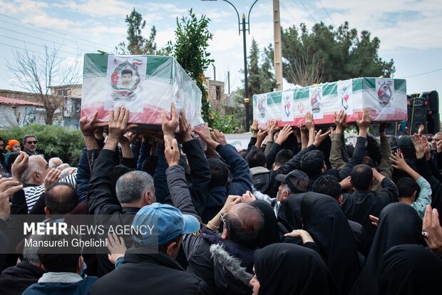 آئین تشییع پیکر ۲ شهید در شهر رویان