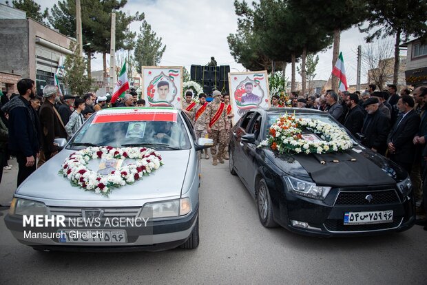 آئین تشییع پیکر ۲ شهید در شهر رویان