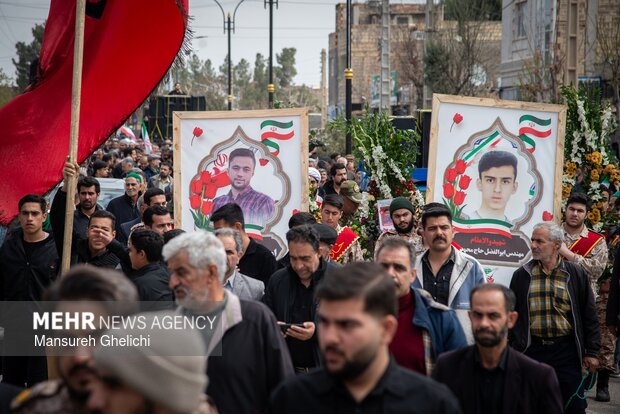 آئین تشییع پیکر ۲ شهید در شهر رویان