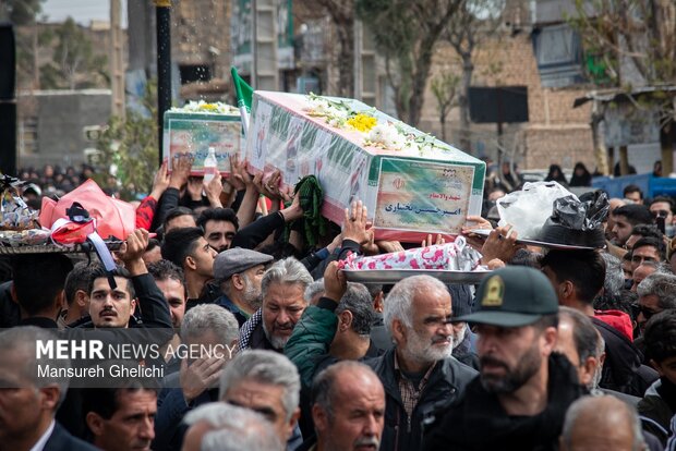 آئین تشییع پیکر ۲ شهید در شهر رویان