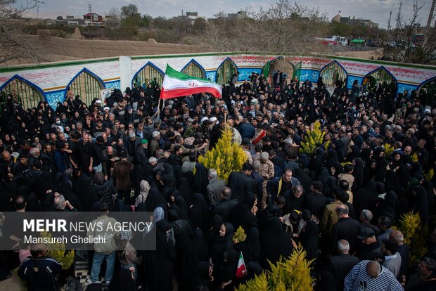آئین تشییع پیکر ۲ شهید در شهر رویان