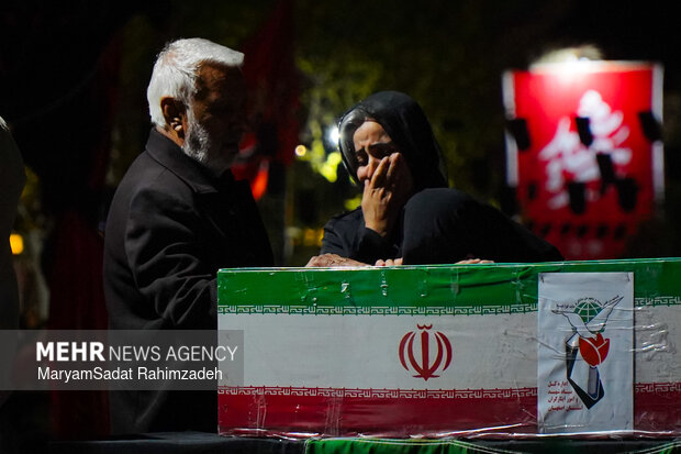 فرمانده سپاه رشت در خانه یک شهید جنگ رمضان
