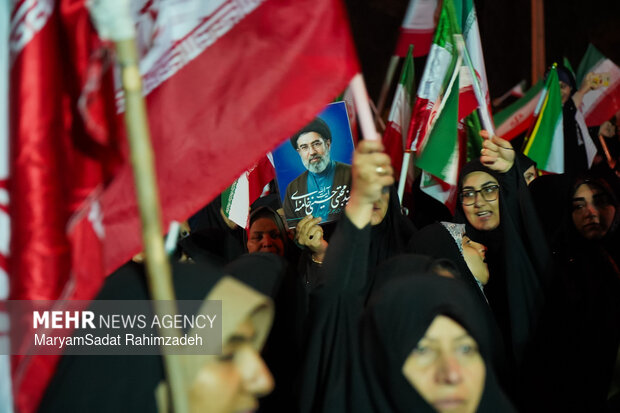 میدان‌داری اصفهانی‌ها در سوگ رهبر شهید انقلاب