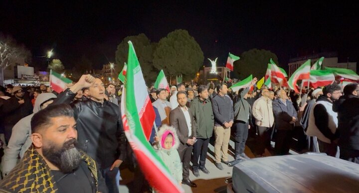 استمرار میدان داری سنندجی ها در دفاع از نیروهای مسلح