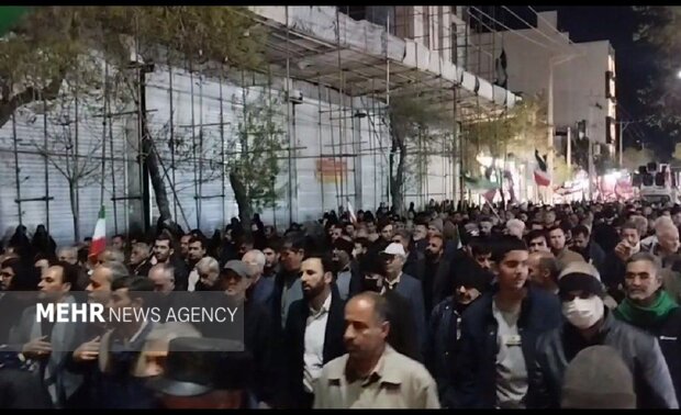 خیابان‌های شیروان زیر قدم‌های مردم