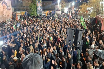 مردم پلدختر در تجمع شبانه: این سیل طوفانی تسلیم نمی‌شود