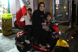 Tahran'da halktan birlik gösterisi