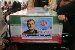 تشييع الشهيد الادميرال تنكسيري في طهران الساعة الثالثة اليوم