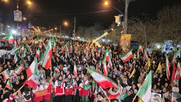 ئەمشەو ئاڵای ئێران لە سەرانسەری وڵات بە یەک چرکە هەڵکرا