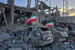 اهتزاز پرچم مقدس جمهوری اسلامی ایران در حسینیه اعظم زنجان