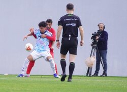 بازی با سه دفاع در تیم ملی جواب نمی‌دهد/ باید پشت کشورمان بایستیم