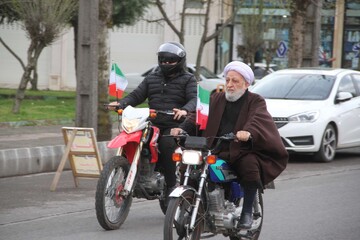 حضور متفاوت امام جمعه آستارا در رژه خودرویی
