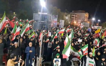 ندای الله اکبر و هم‌خوانی سرود ملی توسط مردم بوشهر