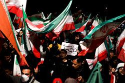 اهتزاز پرچم ایران در سی‌ویکمین شب اجتماع کوهدشتی‌ها